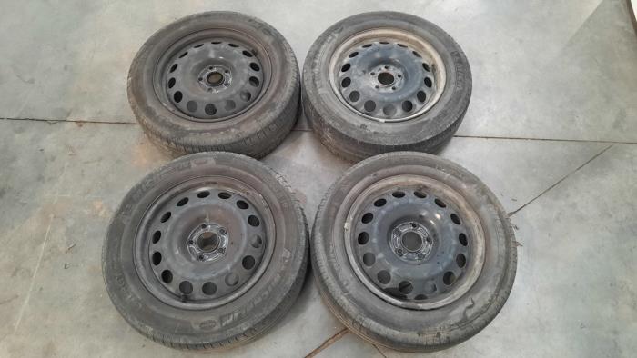 Set of wheels + tyres Toyota Pro-Ace