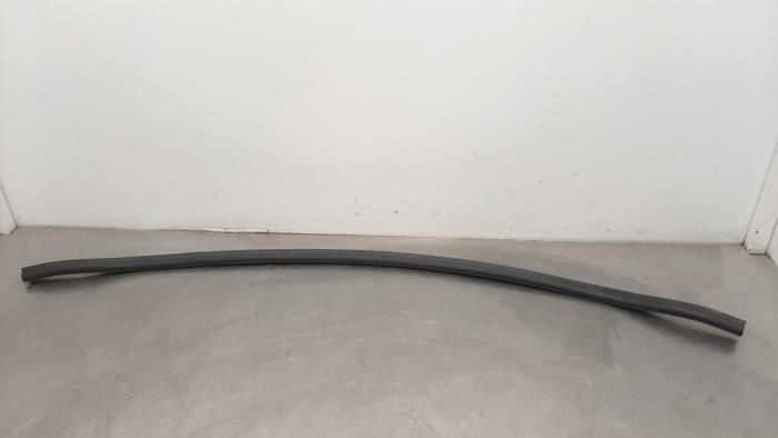 Guma pokrywy silnika Skoda Fabia