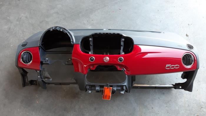 Gebruikte Dashboard Fiat 500 (312) 1.2 Prijs € 332,75 Inclusief btw aangeboden door Autohandel Didier