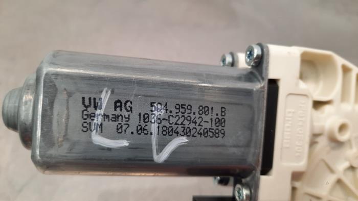 Moteur de vitre portière Volkswagen Passat