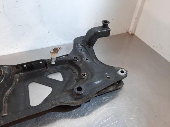 Subframe van een Volkswagen Beetle (16AB) 1.2 TSI 2013