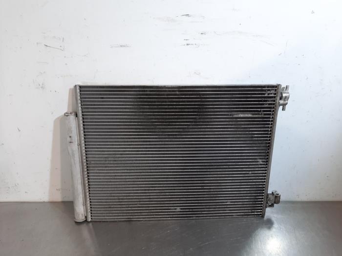 Airco Condensor van een Renault Captur (2R) 1.2 TCE 16V EDC 2014