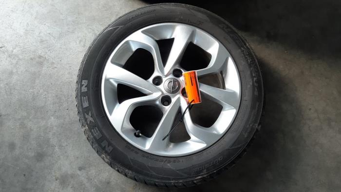 Velg + Band van een Opel Corsa E 1.4 16V 2019