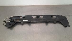 Gebruikte Bumpersteun midden-achter Mercedes CLA (118.3) 1.3 CLA-180 Turbo 16V Prijs € 18,15 Inclusief btw aangeboden door Autohandel Didier