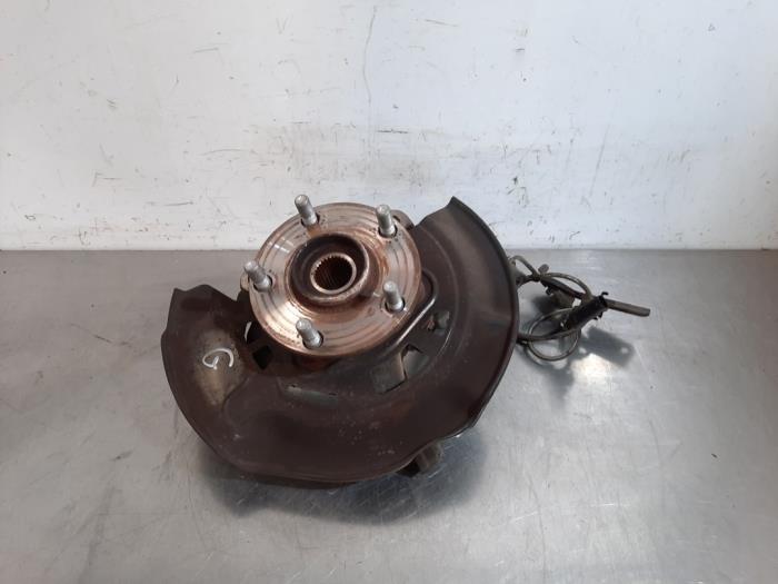 Fusee links-voor Toyota Avensis