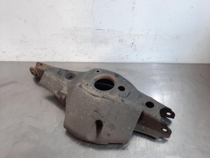 Braço inferior traseiro direito Toyota Avensis