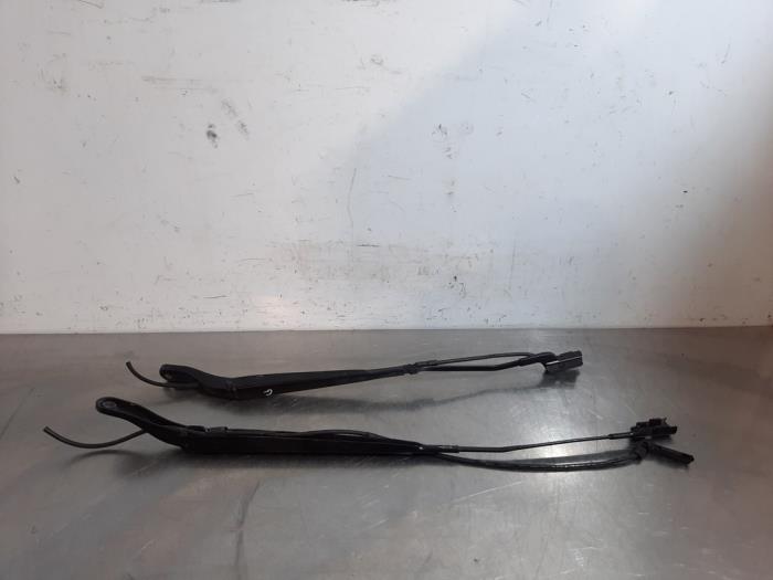 Front wiper arm Opel Combo