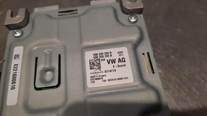 Radio versterker van een Audi Q3 Sportback (F3N) 1.4 45 TFSIe 16V 2022