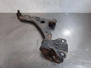 Gebruikte Draagarm links-voor Ford Kuga II (DM2) 1.6 EcoBoost 16V Prijs € 66,55 Inclusief btw aangeboden door Autohandel Didier