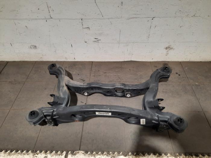 Subframe van een Mercedes-Benz A (W176) 1.6 A-160 16V 2016