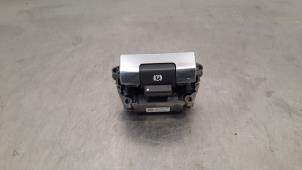 Gebruikte Handrem schakelaar Landrover Discovery Sport (LC) 2.0 TD4 150 16V Prijs € 42,35 Inclusief btw aangeboden door Autohandel Didier