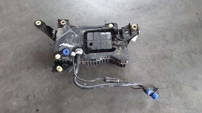 Adblue tank van een Peugeot 308 SW (L4/L9/LC/LJ/LR) 1.5 BlueHDi 130 2019