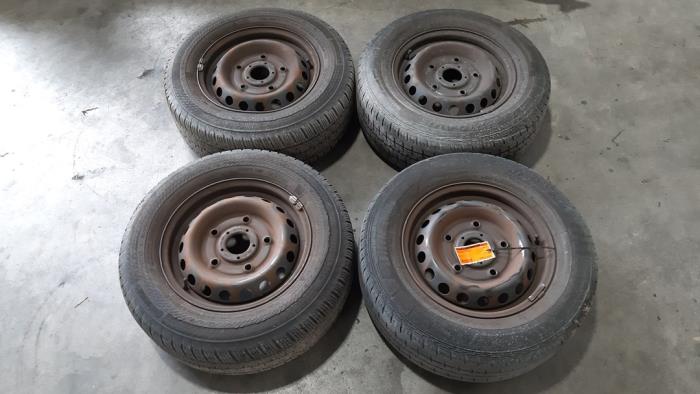 Velgen set + banden Ford Transit