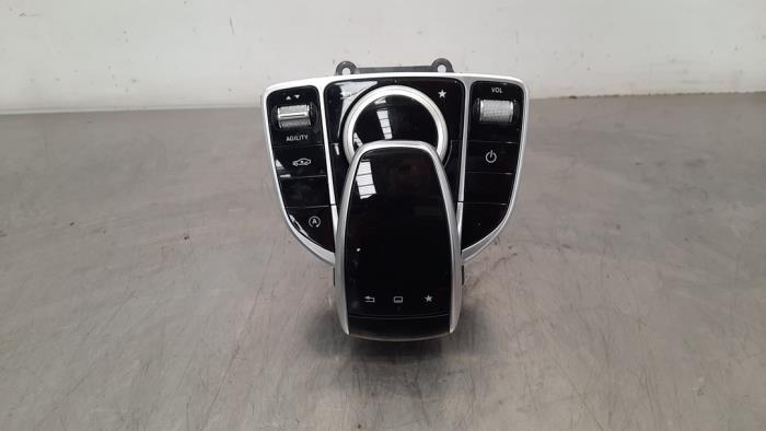 I-Drive knop van een Mercedes-Benz C (W205) C-250 2.2 CDI 16V BlueTEC, C-250d 2015