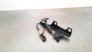 Gebruikte Motorkap Scharnier DS Automobiles DS 7 Crossback 2.0 BlueHDi 180 Prijs € 42,35 Inclusief btw aangeboden door Autohandel Didier