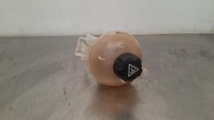 Gebruikte Koelvloeistof Reservoir DS Automobiles DS 7 Crossback 2.0 BlueHDi 180 Prijs € 24,20 Inclusief btw aangeboden door Autohandel Didier