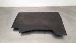 Gebruikte Afdekplaat motor Peugeot 2008 (UD/UK/UR/US/UX) 1.2 VTi 12V PureTech 100 Prijs € 48,40 Inclusief btw aangeboden door Autohandel Didier