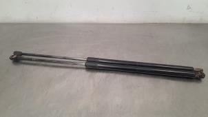 Gebruikte Gasdemperset Achterklep Mercedes Vito (447.6) 2.0 119 CDI 16V 4x4 Prijs € 30,25 Inclusief btw aangeboden door Autohandel Didier