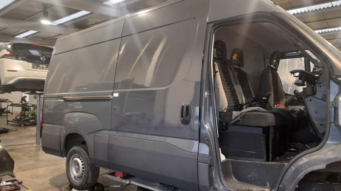 Porte coulissante droite Iveco New Daily