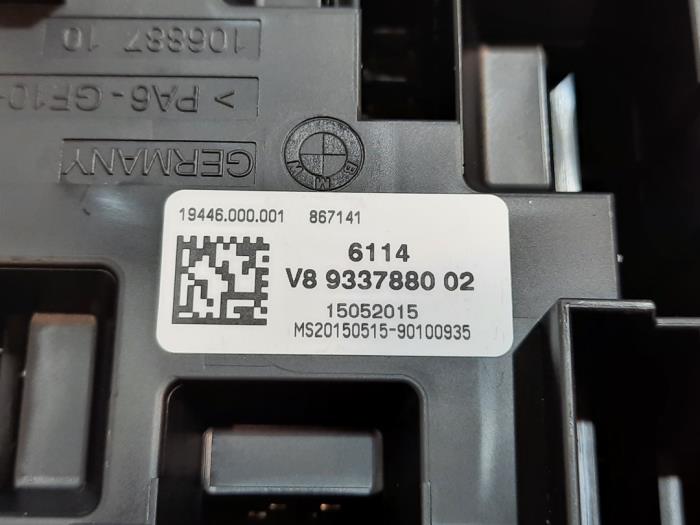 Zekeringkast van een BMW 1 serie (F20) 116d 1.5 12V TwinPower 2015
