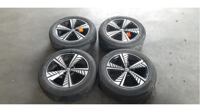 Kit jantes + pneumatiques MG ZS