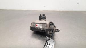 Gebruikte Airco Condensor Tesla Model X EV AWD Prijs € 42,35 Inclusief btw aangeboden door Autohandel Didier