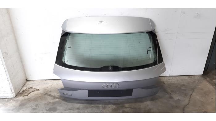 Hayon Audi Q2