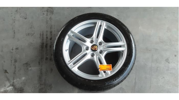 Wheel + tyre Porsche Panamera