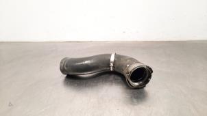 Gebruikte Intercooler Slang Renault Master III (EV/HV/UV/VA/VB/VD/VF/VG/VJ) 2.3 dCi 145 16V RWD Prijs € 48,40 Inclusief btw aangeboden door Autohandel Didier