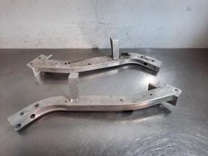 Gebruikte Frontdeel steun MG Marvel R Luxury, Comfort 70 kWh Prijs € 133,10 Inclusief btw aangeboden door Autohandel Didier