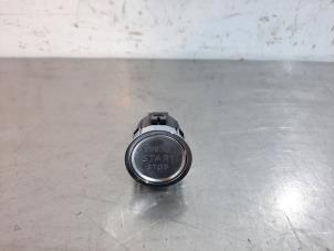 Gebruikte Start/Stop schakelaar Peugeot 3008 II (M4/MC/MJ/MR) 1.6 16V PureTech 180 Prijs € 30,25 Inclusief btw aangeboden door Autohandel Didier