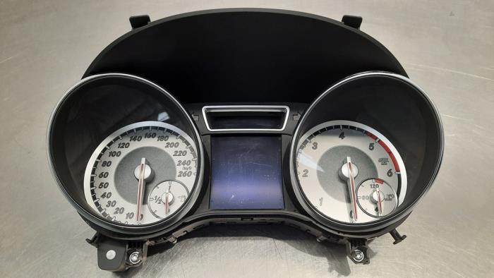 Kilometerteller KM van een Mercedes-Benz GLA (156.9) 2.2 200 CDI, d 16V 2015