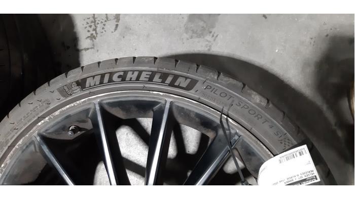 Velgen set + banden van een Mercedes-AMG A-Klasse AMG (177.1) 2.0 A-35 AMG Turbo 16V 4Matic 2022