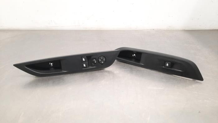 Multi-functional window switch Peugeot 208