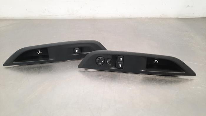 Multi-functional window switch Peugeot 208