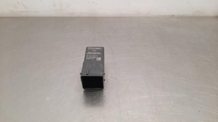 Glow plug relay Peugeot 2008