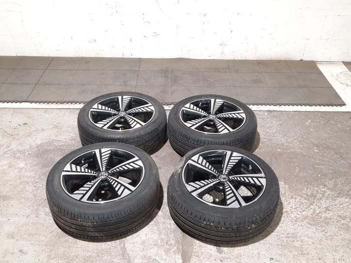 Kit jantes + pneumatiques MG ZS