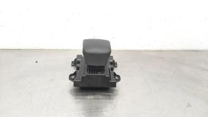 Gebruikte Versnellingspook Mercedes B (W247) 2.0 B-200d Prijs € 60,50 Inclusief btw aangeboden door Autohandel Didier