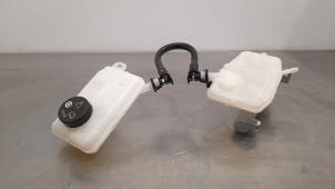 Gebruikte Hoofdremcilinder Renault Trafic (1FL/2FL/3FL/4FL) 2.0 dCi 16V 130 Prijs € 54,45 Inclusief btw aangeboden door Autohandel Didier