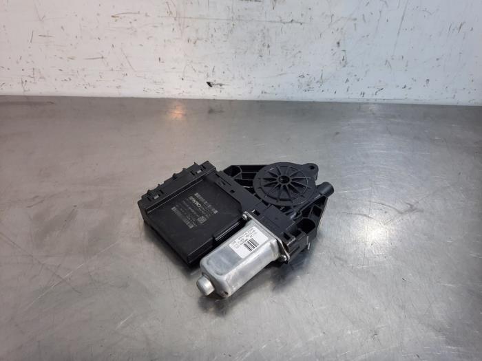 Raammotor Portier van een Volvo XC60 II (UZ) 2.0 D3 16V 2019