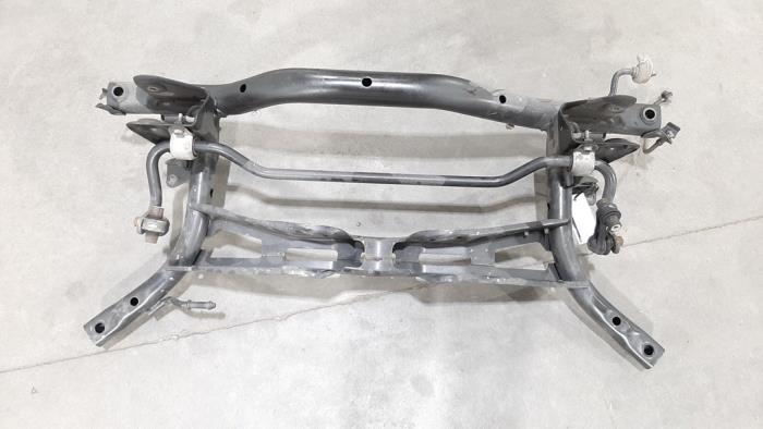 Subframe van een Volkswagen Touran (5T1) 1.6 TDI SCR BlueMotion Technology 2019