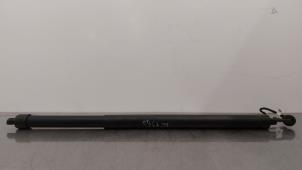 Gebruikte Gasdemper links-achter Peugeot 5008 II (M4/MC/MJ/MR) 1.2 12V e-THP PureTech 130 Prijs € 133,10 Inclusief btw aangeboden door Autohandel Didier