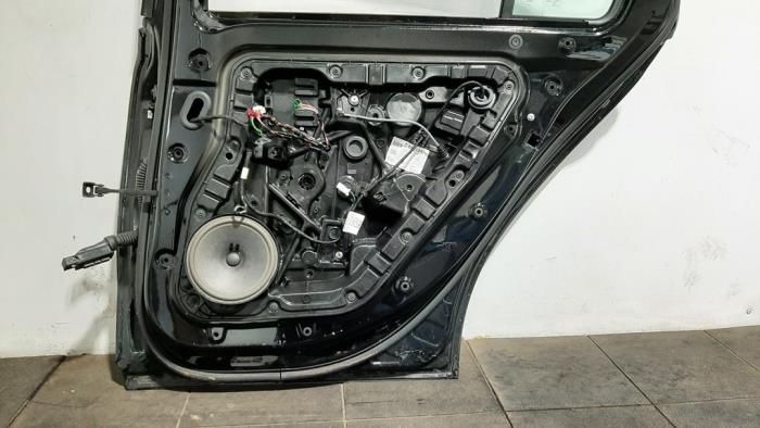 Portier 4Deurs rechts-achter van een Mercedes-Benz A (177.0) 1.3 A-200 Turbo 16V 2018