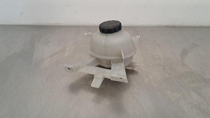 Réservoir d&#039;expansion Mercedes CLA