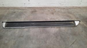 Gebruikte Sidestep rechts Nissan NP 300 Navara (D23) 2.3 dCi twinturbo 16V 4x4 Prijs € 332,75 Inclusief btw aangeboden door Autohandel Didier