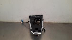 Gebruikte Handrem schakelaar Opel Grandland (X) 1.2 Turbo 12V Prijs € 66,55 Inclusief btw aangeboden door Autohandel Didier