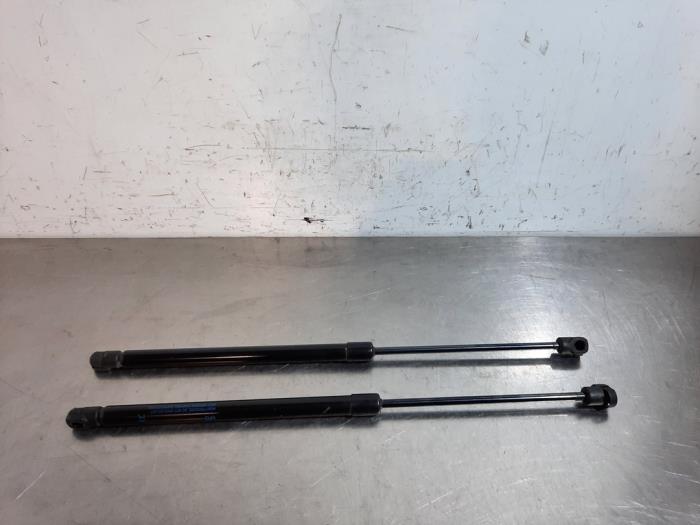 Set of gas struts for boot MG ZS