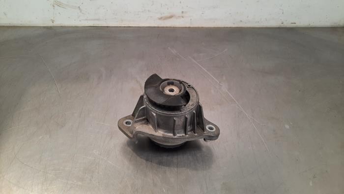 Engine mount Mercedes Vito