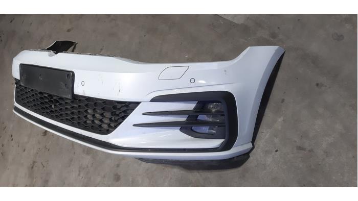 Bumper voor van een Volkswagen Golf VII (AUA) 2.0 GTD 16V 2018