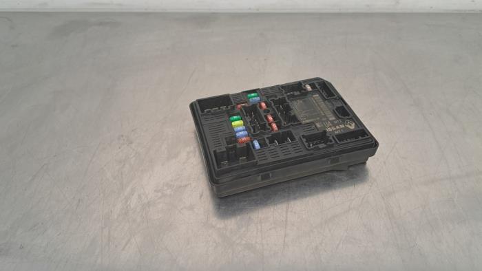 Boîte à fusibles Renault Clio
